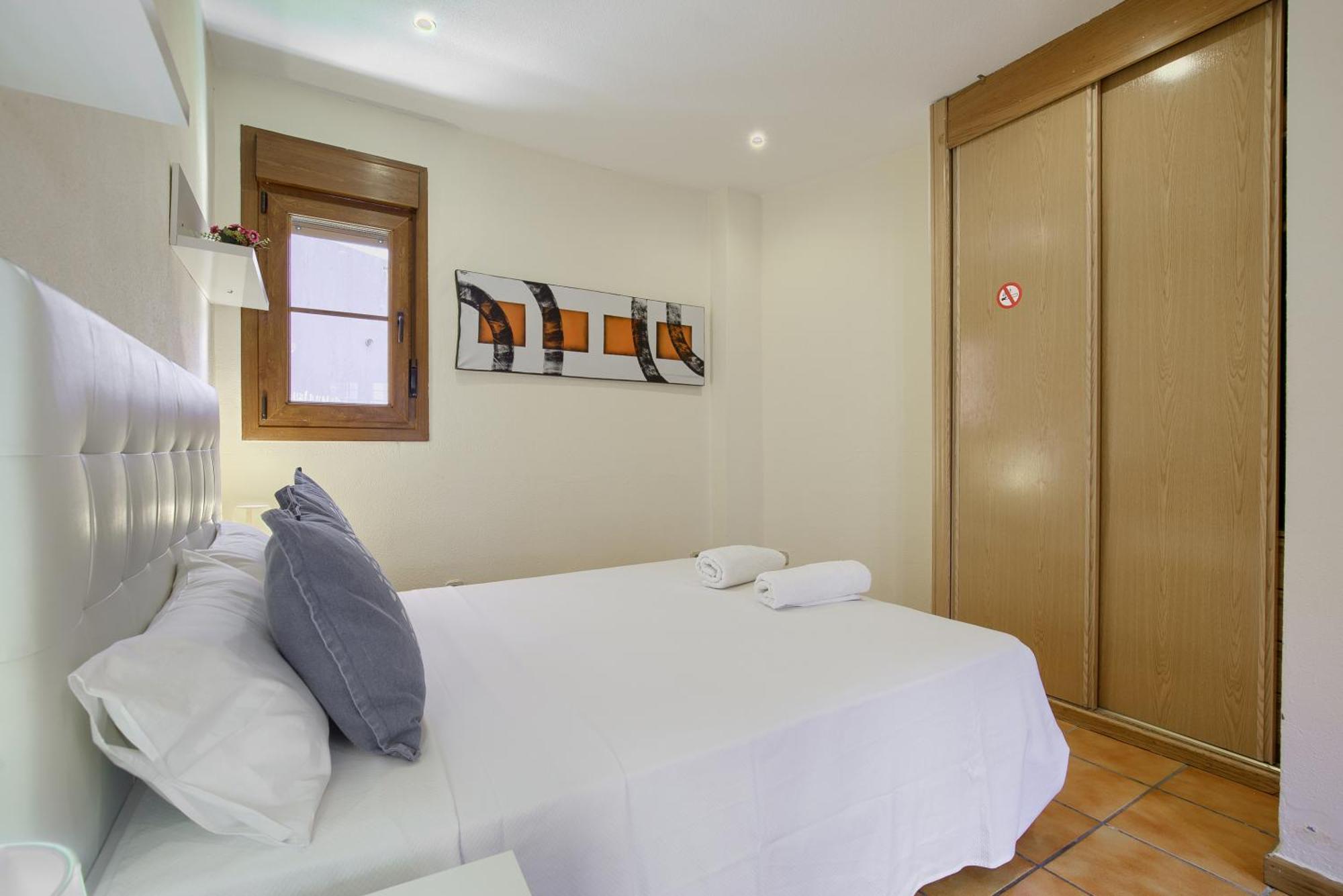 Casona 44 - Apartamento Para 2 Con Wifi, Ac Y Patio Exterior الكالا ذي إِناريس المظهر الخارجي الصورة